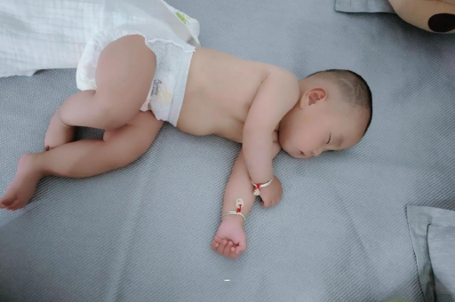 嘉鱼2岁宝宝发烧
